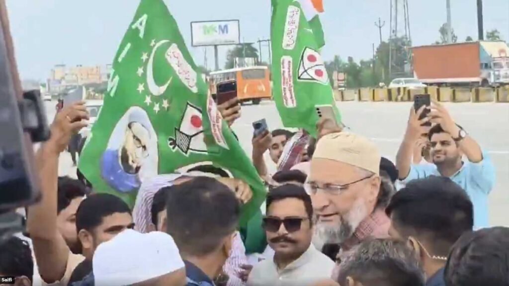 UP चुनाव से पहले बढ़ी सियासी चर्चाएं