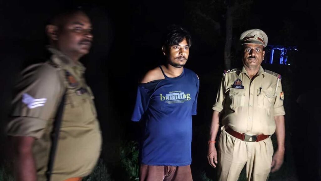 साले की समझाइश के बाद सुरक्षित नीचे उतरा युवक