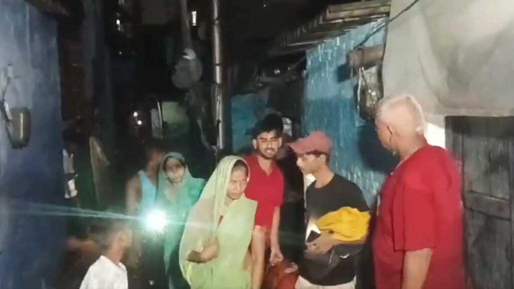 जलभराव से दहशत में लोग छोड़ रहे घर