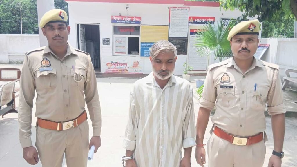 10 साल तक पुलिस को देता रहा चकमा, जानिए कैसे अमरोहा पुलिस के हत्थे चढ़ा 25 हजार का इनामी भगोड़ा?