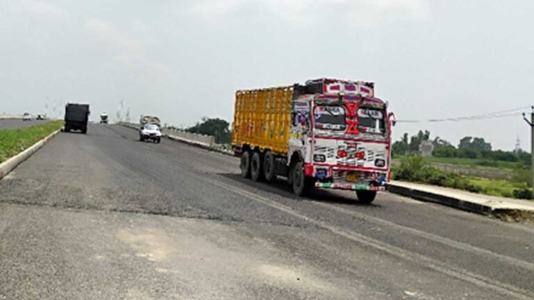 bareilly News navadia six lane flyover trial