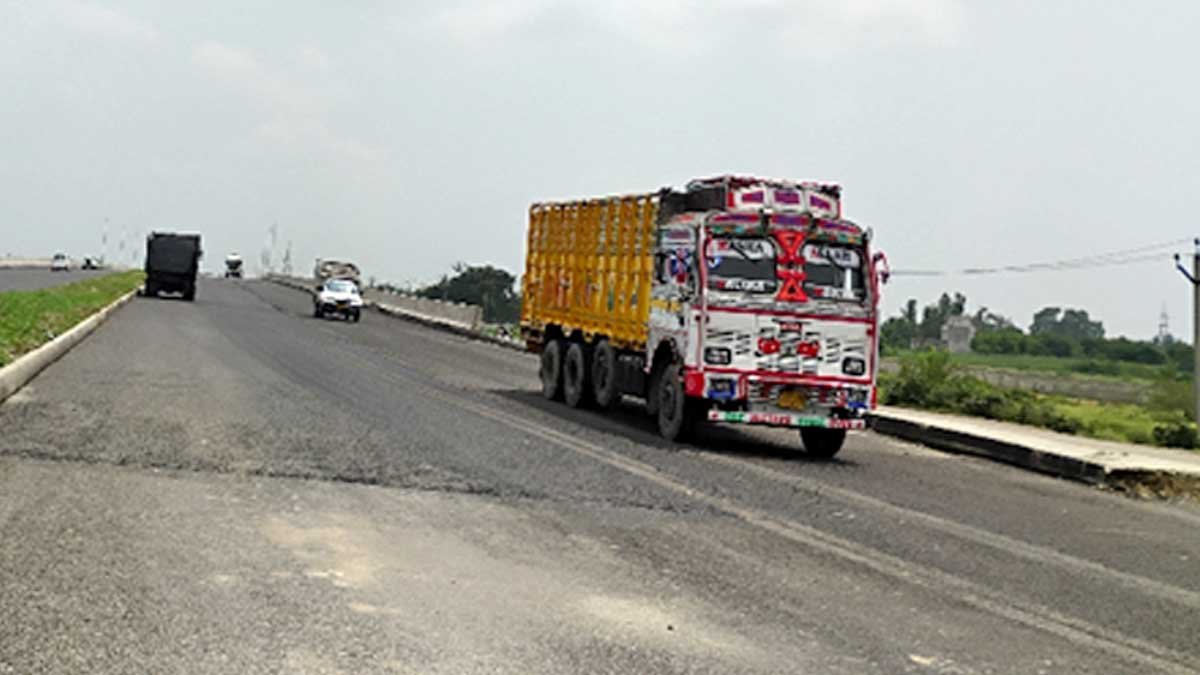 bareilly News navadia six lane flyover trial