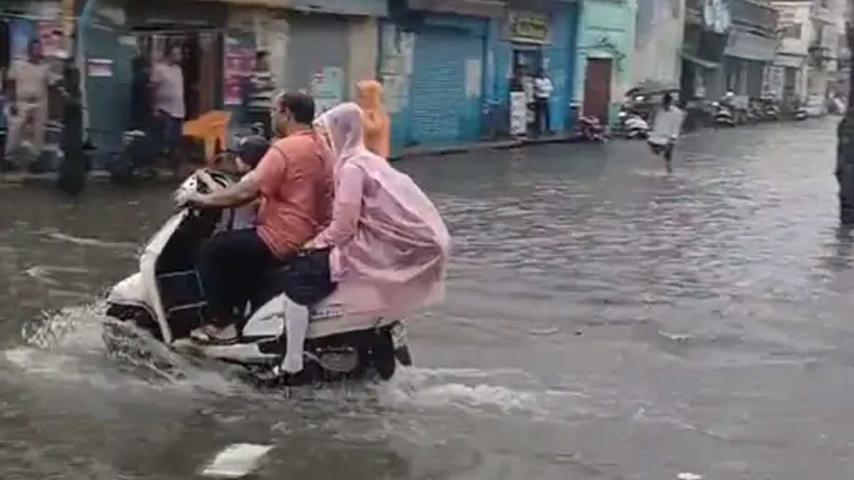 bijnor news heavy rain waterlogging power cut