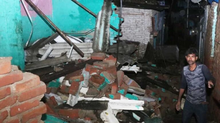 kanpur news rain 12 houses collapse jajmau rescue