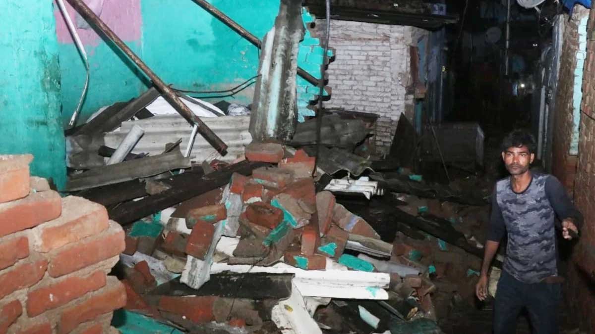 kanpur news rain 12 houses collapse jajmau rescue