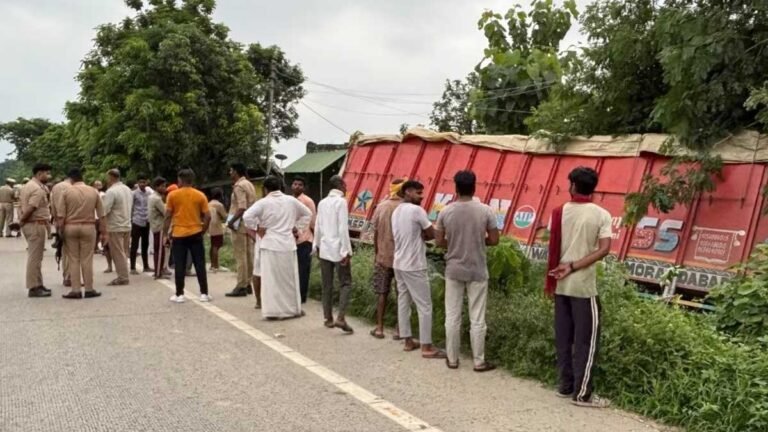 sant kabir nagar truck family killed up accident news