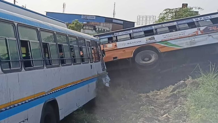 up accident news mathura nh19 13 injured