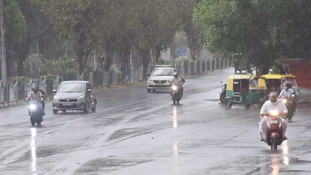 यूपी में आज से बदलेगा मौसम, 40 से ज्यादा जिलों में झमाझम बारिश का अलर्ट