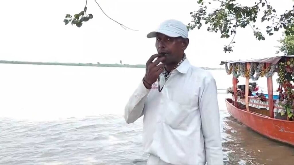 Hundreds of bighas of agricultural land have been submerged in the flood-affected areas of Kanpur