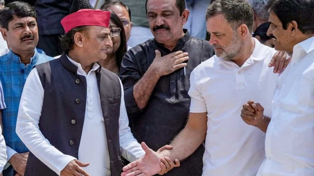 राहुल गांधी और अखिलेश यादव के बीच बातचीत