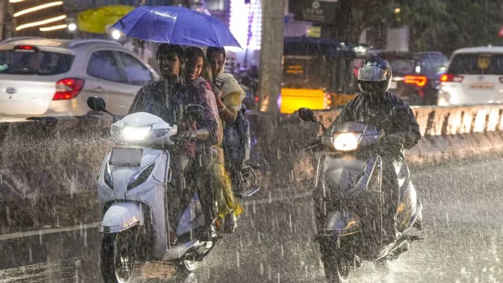 15 जिलों पर बारिश का खतरा