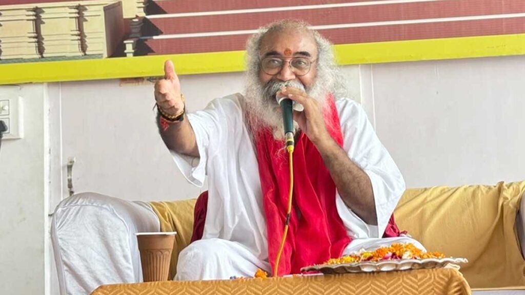 बच्चों को ‘कॉकरोच’ नहीं, विवेकानंद बनाइए… मुरादाबाद से आचार्य प्रमोद कृष्णम की अभिभावकों से भावुक अपील