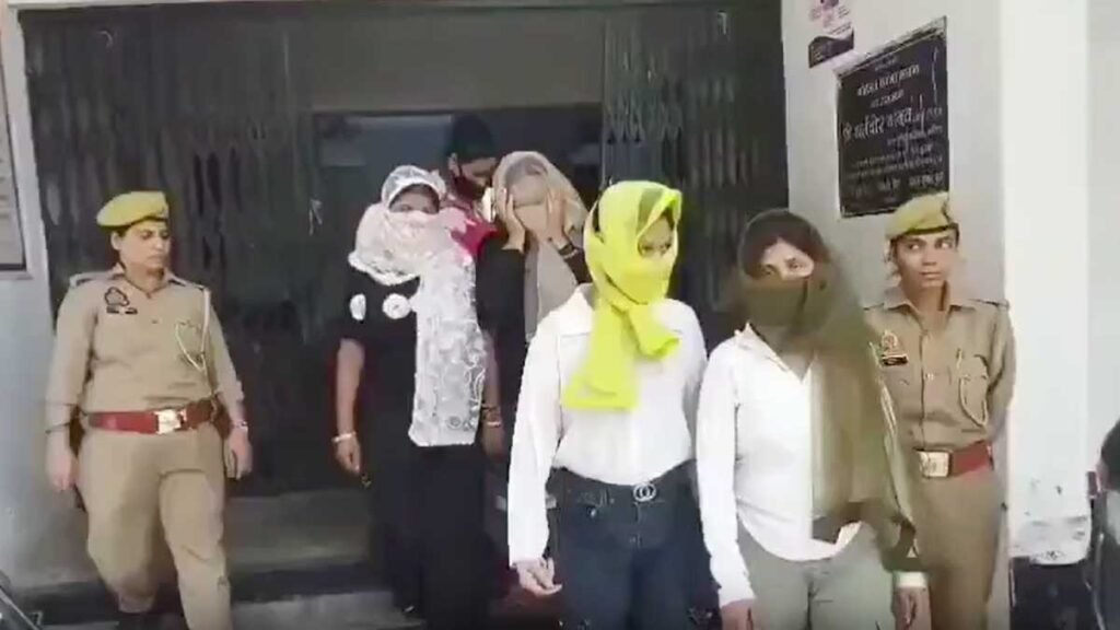 अलीगढ़ में ‘हाई-प्रोफाइल’ देह व्यापार का भंडाफोड़: दरवाजा खोलते ही पुलिस के भी उड़े होश…
