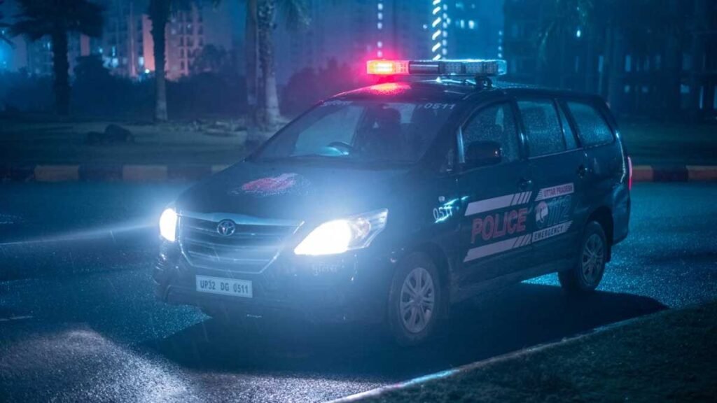 पुलिस को देखते ही शुरू कर दी फायरिंग