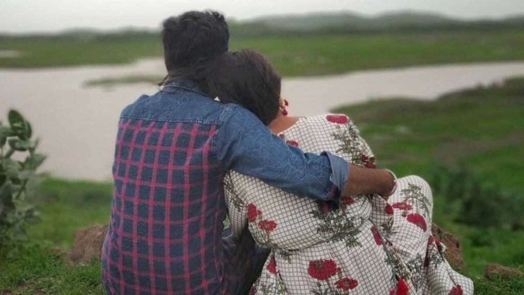40 की उम्र, दो बच्चे और 18 साल का प्रेमी… पति ने दोनों को संग पकड़ा तो गांव में मचा बवाल!