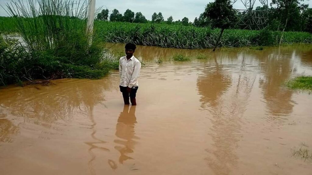 बिजनौर में हरिद्वार मार्ग पर बह रहा मालन का पानी, हजारों बीघा फसल प्रभावित