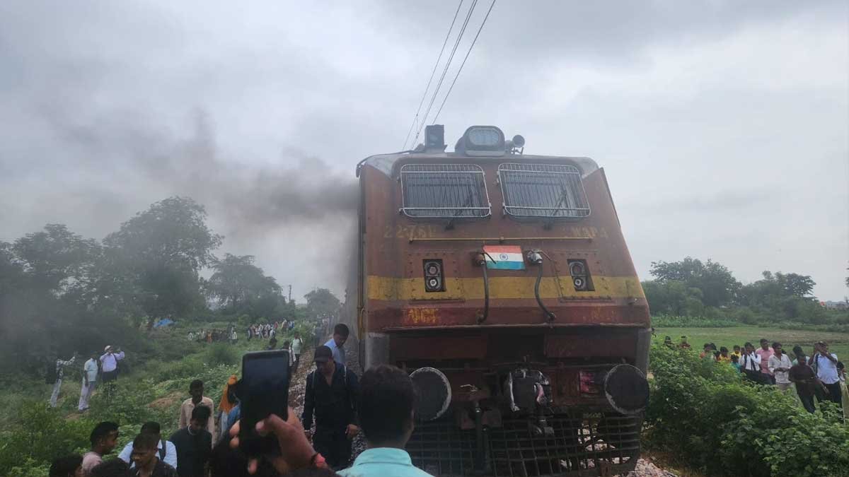 budaun news kasganj bareilly passenger engine fire