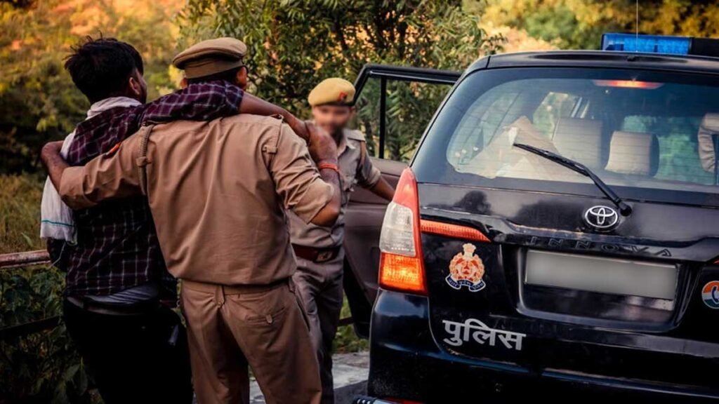 लड़की और शराब लाओ… कुशीनगर में आधी रात ढाबे में घुसे दो सिपाही, महिला को घसीट ले गए; दोनों सस्पेंड