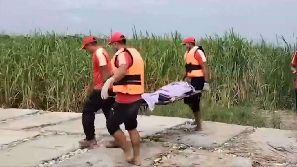 नेपाल से गंडक नदी में बहकर आए 3 शव, SSB-SDRF ने निकाला बाहर, खौफनाक मंजर देख सहमे लोग