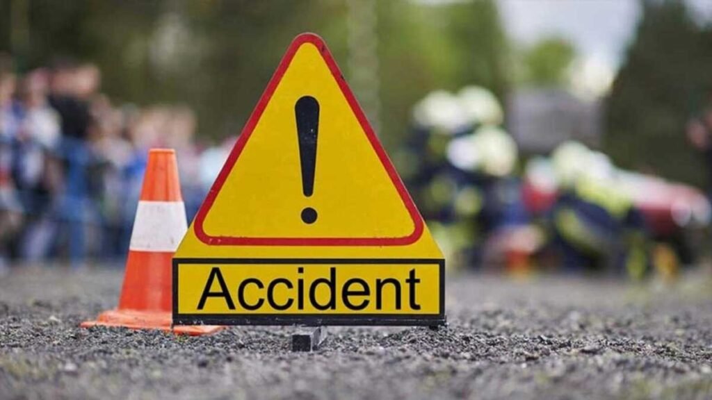 रामपुर में दर्दनाक हादसा: प्रसव पीड़ा में थी पत्नी, बच्चे का चेहरा देखने लौट रहे पिता को कार ने कुचला