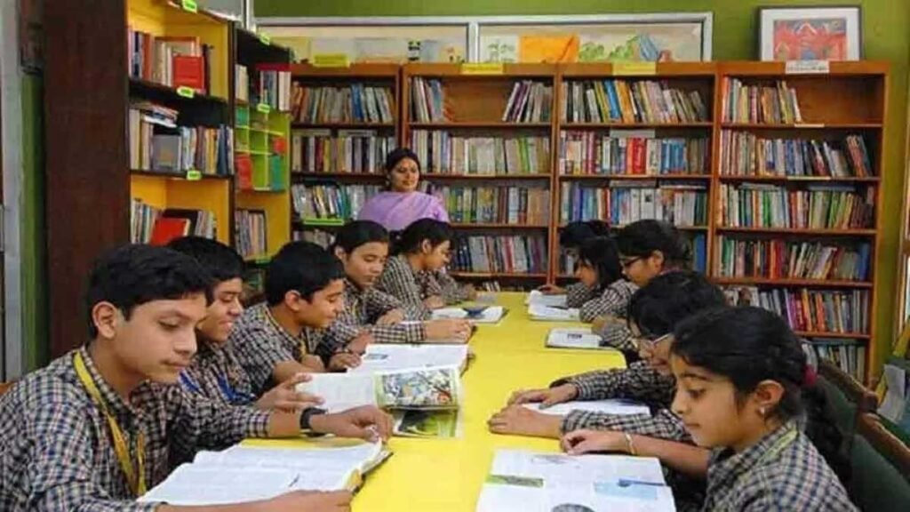 लाइब्रेरी मजबूत करने के लिए 20 हजार रुपये