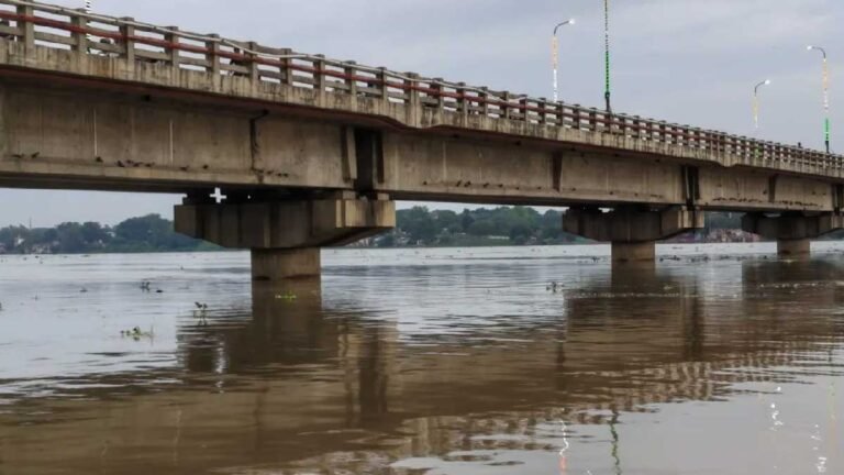up flood alert river water level rise
