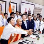 up yogi japanese students india japan dialogue