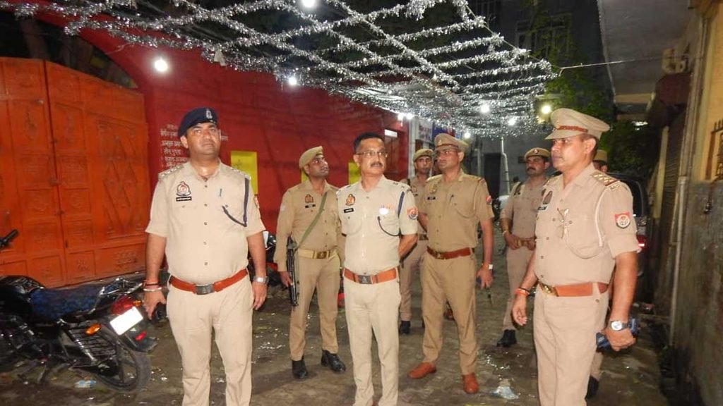 सुरक्षा व्यवस्था को लेकर पुलिस अलर्ट