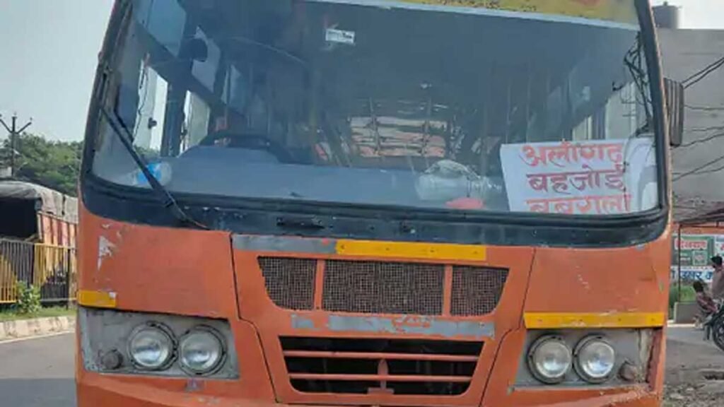 बस को पुलिस ने कब्जे में लिया