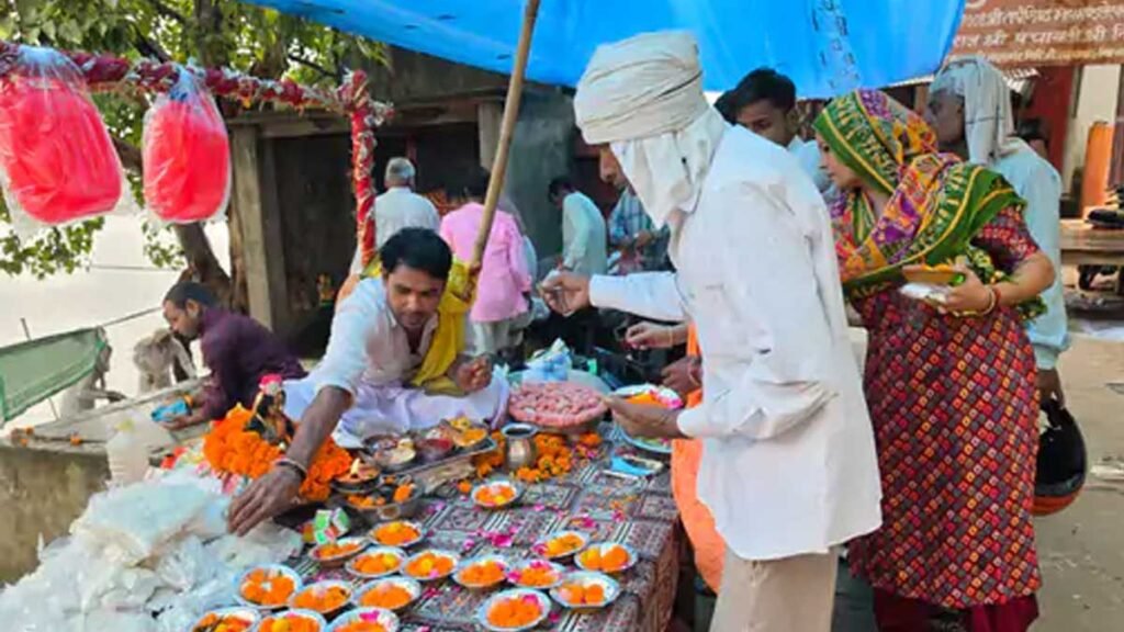 राजघाट से सिसौना डांडा तक श्रद्धालुओं की भीड़