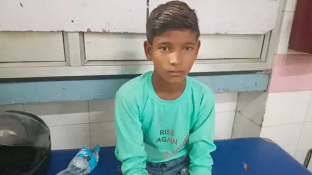 मौके पर जुटी भीड़ ने घायलों की मदद की