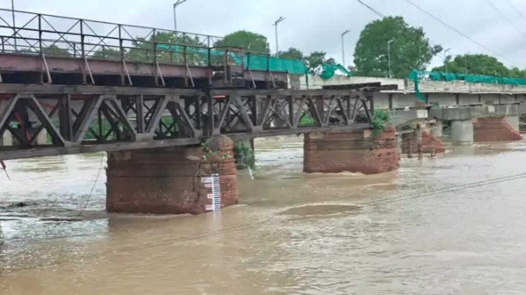 आने वाले घंटों में जलस्तर और बढ़ सकता है