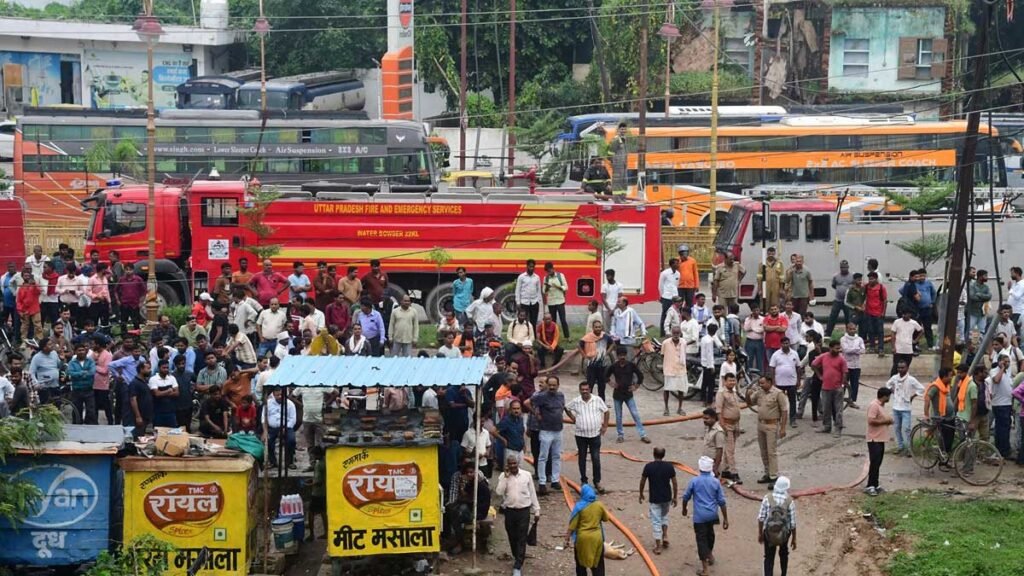 50 मीटर के दायरे में रहने वाले लोग परेशान