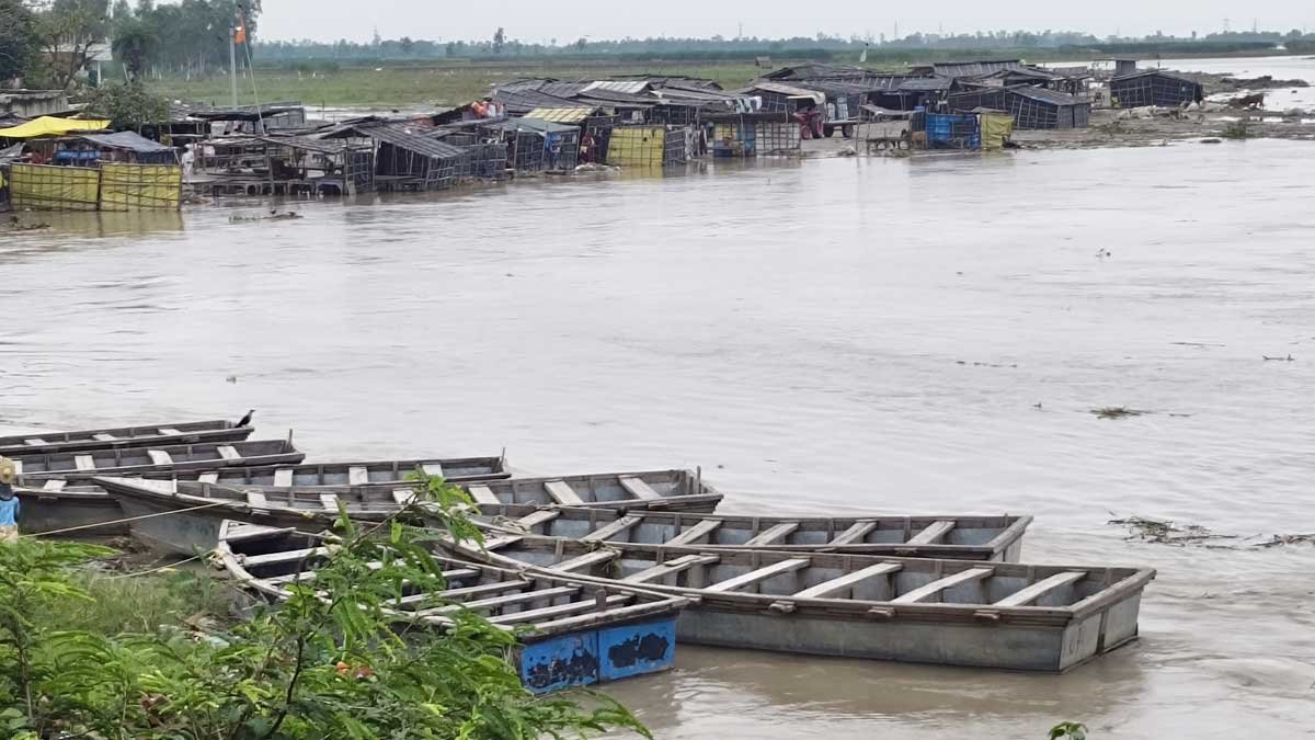 amroha ganga water level tigri flood farms