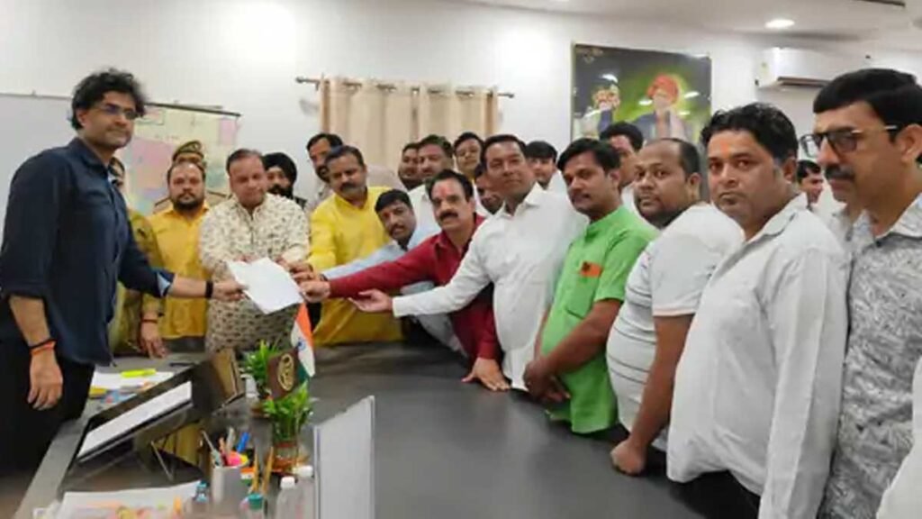 रामलीला महोत्सव 2026 से पहले अमरोहा कमेटी ने उठाई आवाज, DM को ज्ञापन देकर रखीं कई मांगें