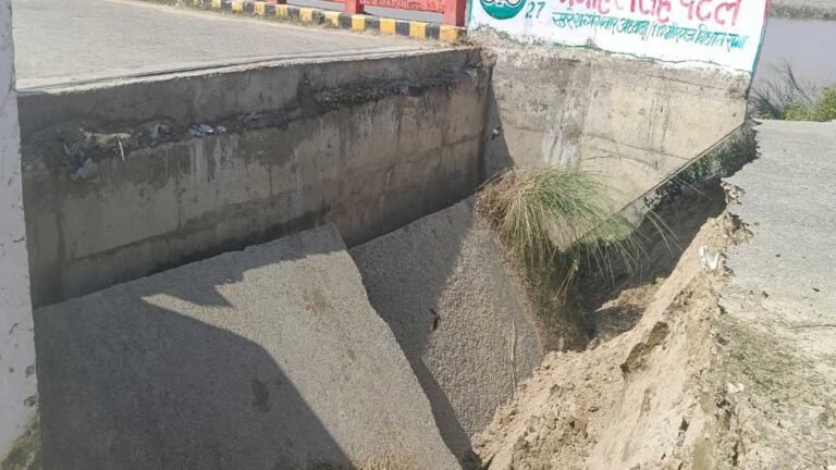 bareilly ramganga river bridge road collapse traffic closed