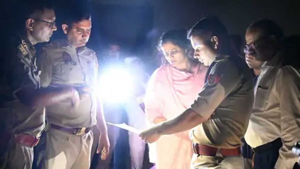 प्रशासनिक अधिकारी मौके पर पहुंचे