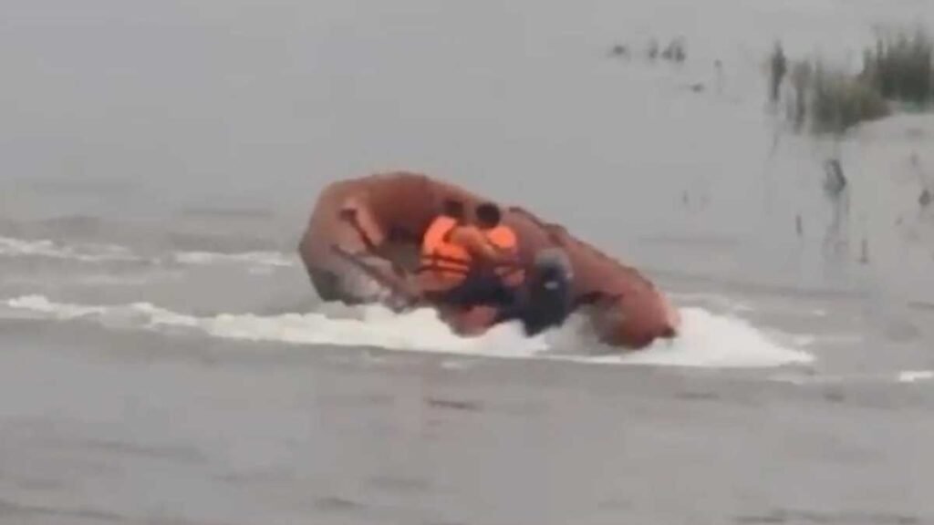 लखनऊ में गणपति विसर्जन के दौरान सई नदी में हादसा: दो युवकों की मौत, तीसरे की तलाश जारी!