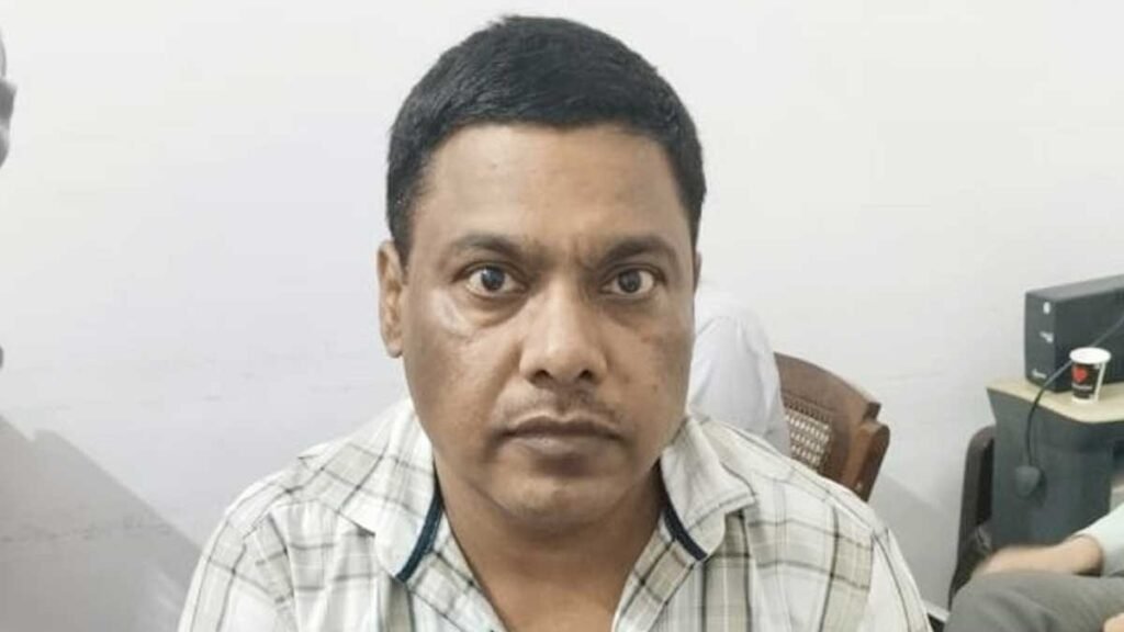 50 हजार की घूस लेते ही टीम ने दबोचा: मुरादाबाद में चकबंदी पेशकार गिरफ्तार, विभाग में मचा हड़कंप!