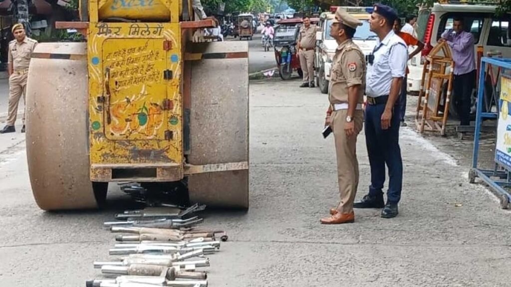 बिजनौर में ‘पटाखा’ छोड़ना पड़ा भारी: 55 साइलेंसर कुचलकर बनाए पापड़, 1742 वाहनों पर एक्शन!