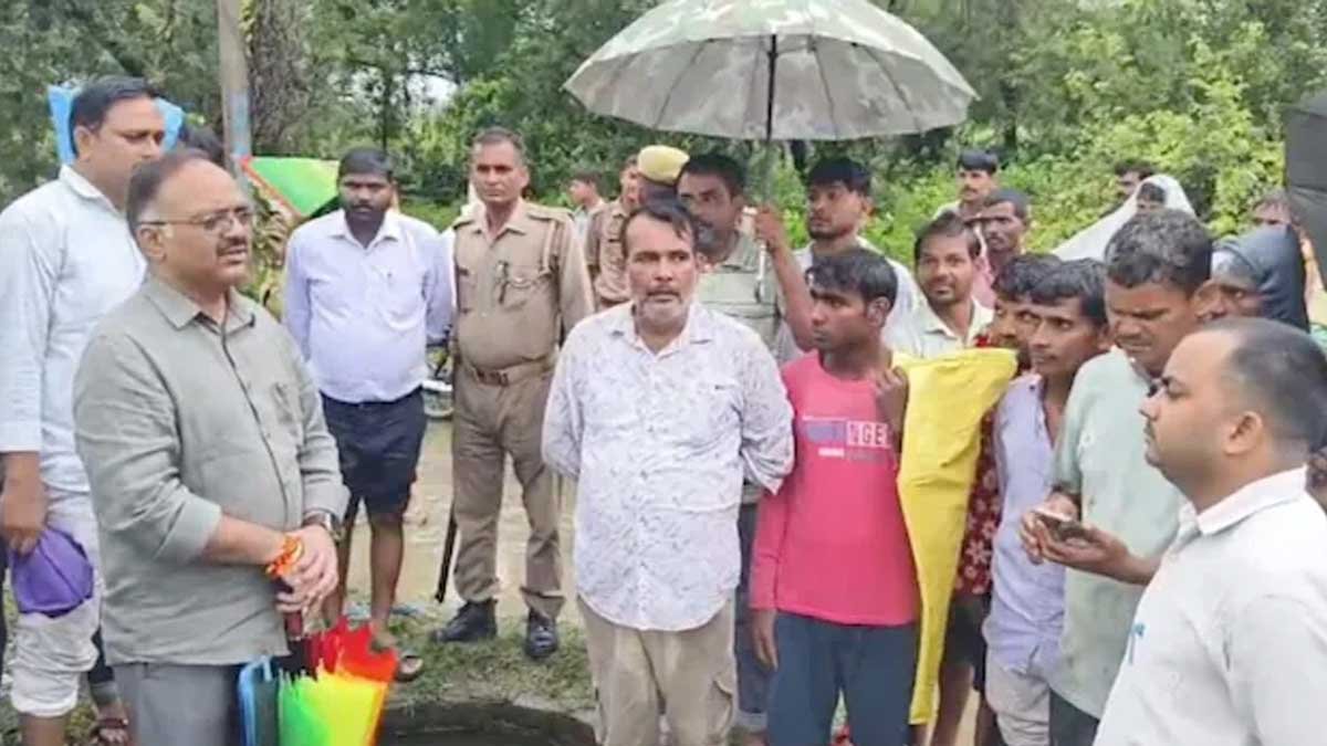 rain wall collapse lakhimpur kheri family death