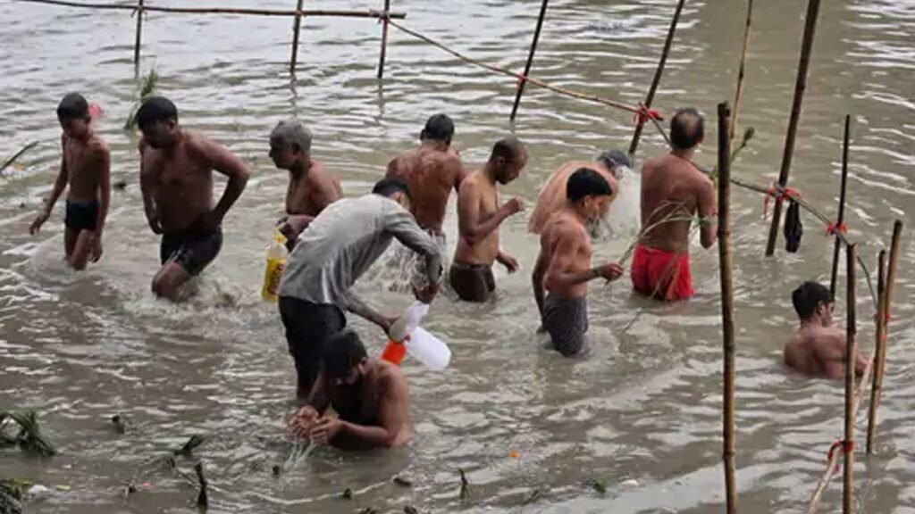 श्राद्ध पक्ष की पूर्णिमा पर संभल में गंगा स्नान, लाखों श्रद्धालुओं ने किया पितरों का तर्पण