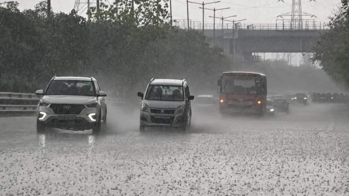 torrential rain from agra to moradabad up rain news