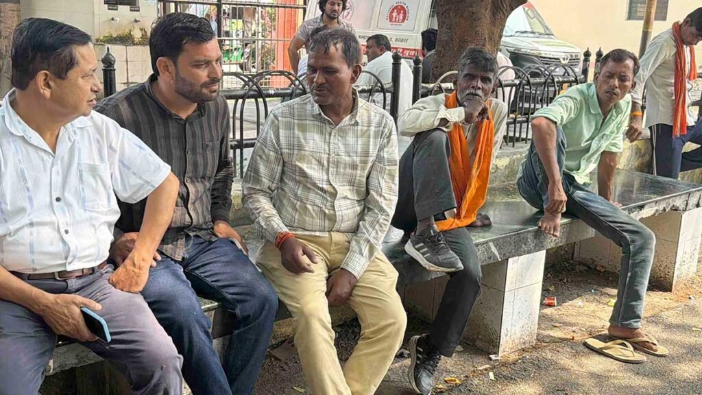 इलाज से पहले थमी सांसें