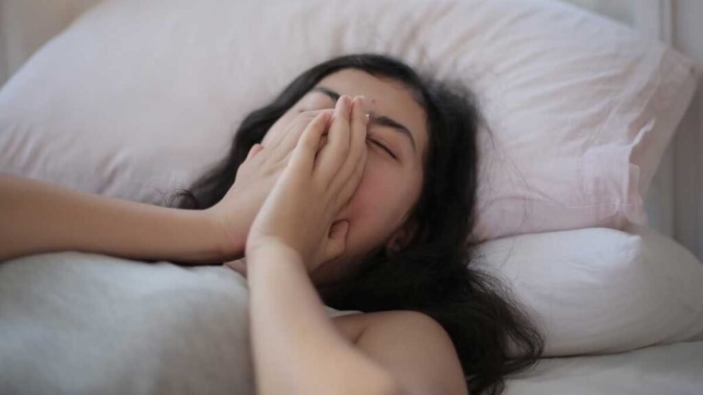 Drooling During Sleep: सोते समय मुंह से क्यों निकलती है लार? 5 वजहें जानकर हो जाएंगे सावधान